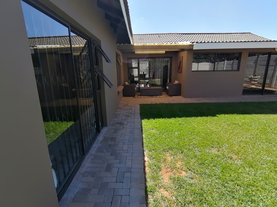 3 Bedroom Property for Sale in Langenhovenpark Free State